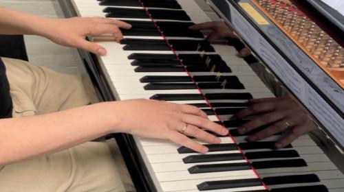 Hænder på klaver